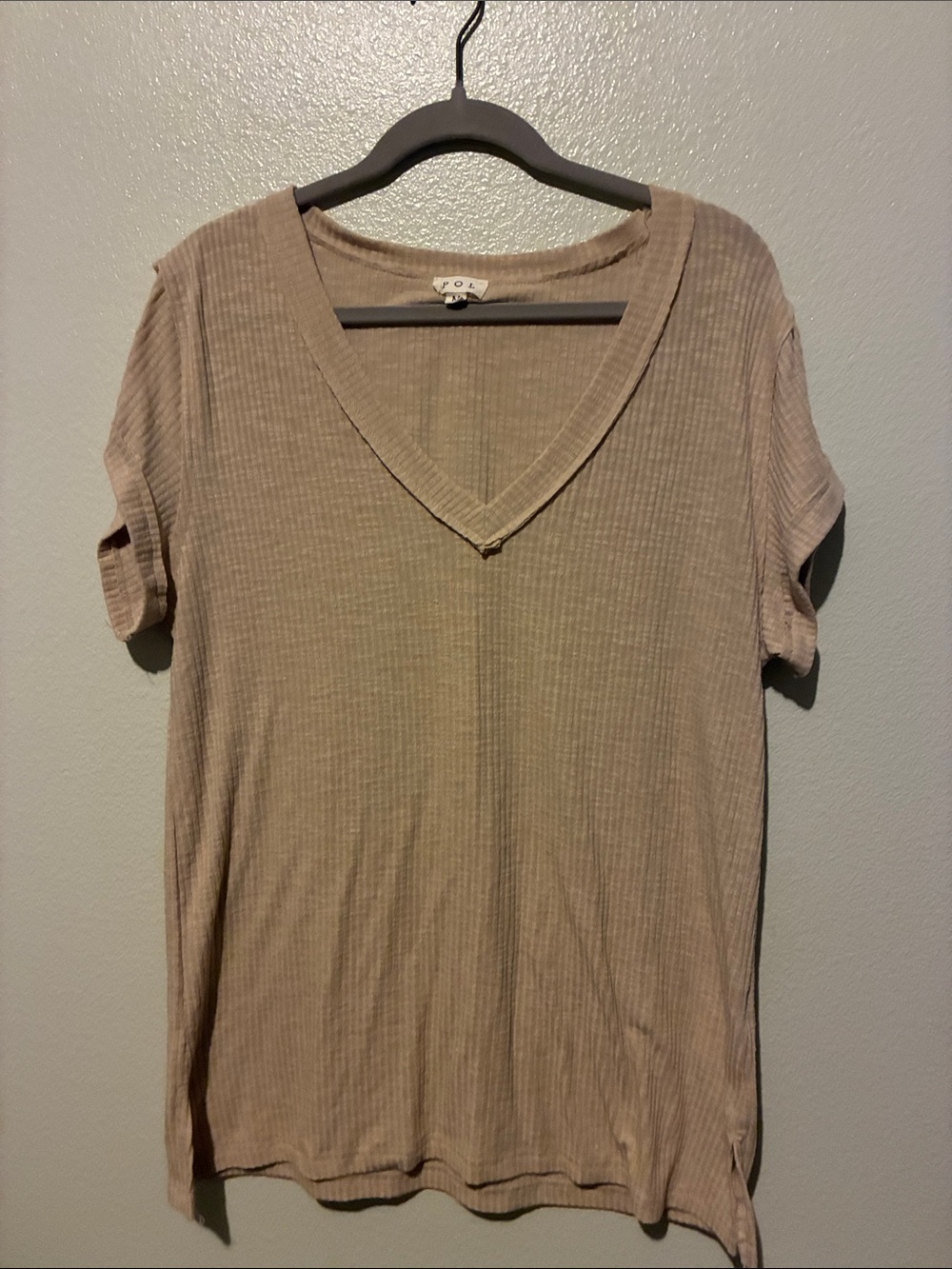 POL V-Neck Ribbed Short Sleeve Tee in Taupe